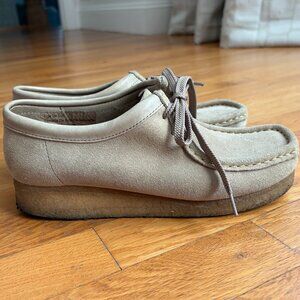 Light Tan Sand Suede Clarks Wallabees Shoes Womens Size 7.5 Lace-up Gum sole